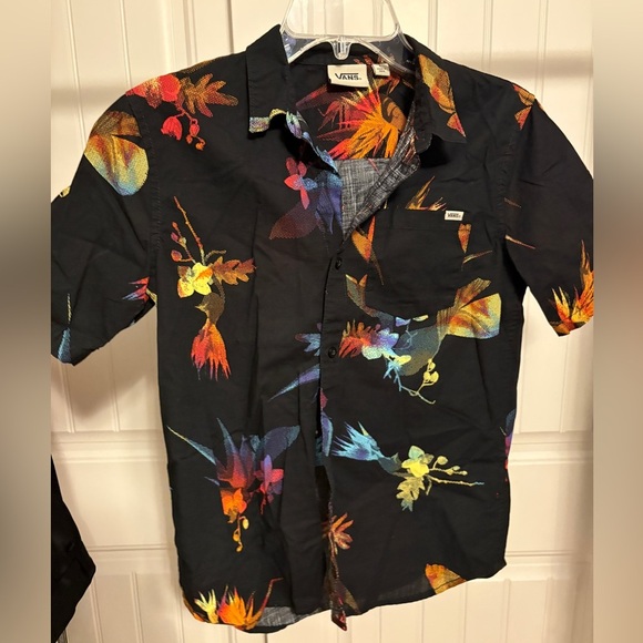 Vans Black Casual Button Down Shirt with Vibrant Floral Design Youth Size Large - Picture 1 of 4